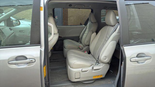 Photo of 2012 Silver Toyota Sienna