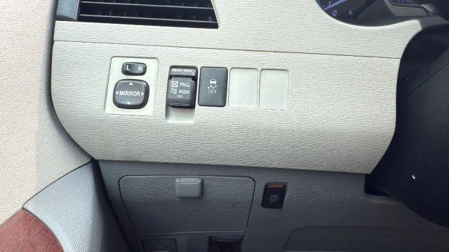 Photo of 2012 Silver Toyota Sienna
