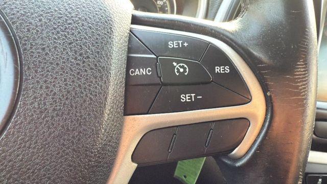 Photo of 2014 Gray Jeep Cherokee