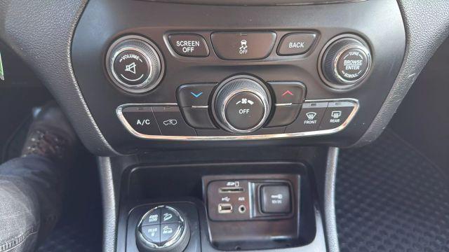 Photo of 2014 Gray Jeep Cherokee