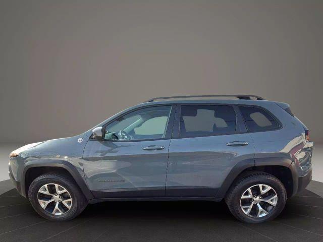 Photo of 2014 Gray Jeep Cherokee