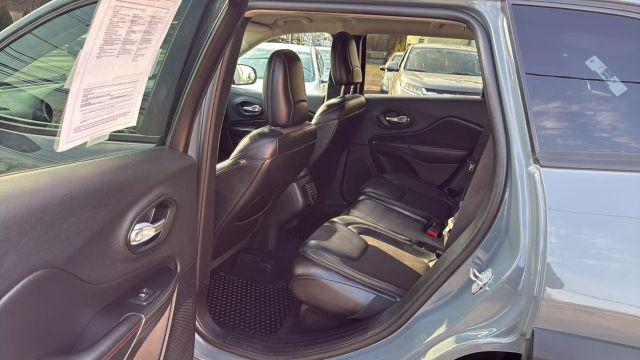 Photo of 2014 Gray Jeep Cherokee