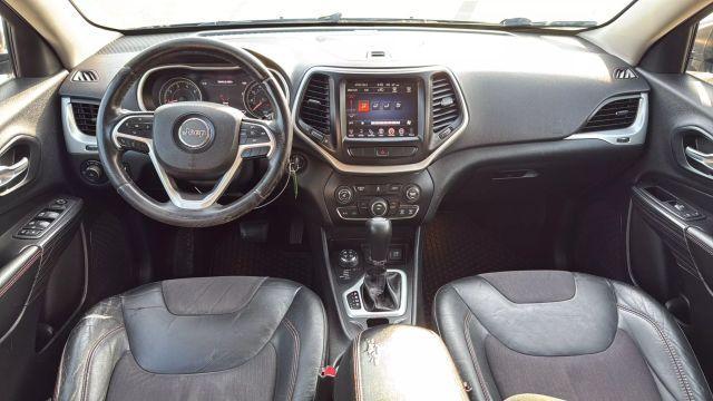 Photo of 2014 Gray Jeep Cherokee