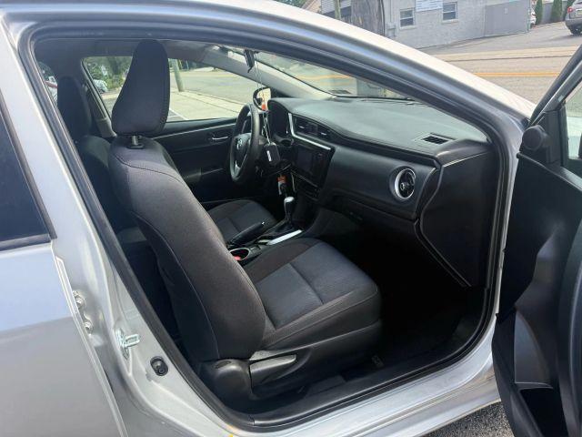 Photo of 2017 Silver Toyota Corolla