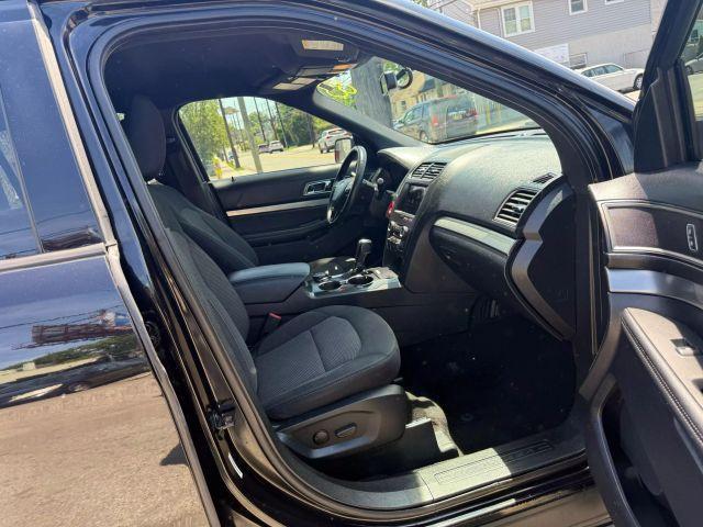 Photo of 2019 Black Ford Explorer