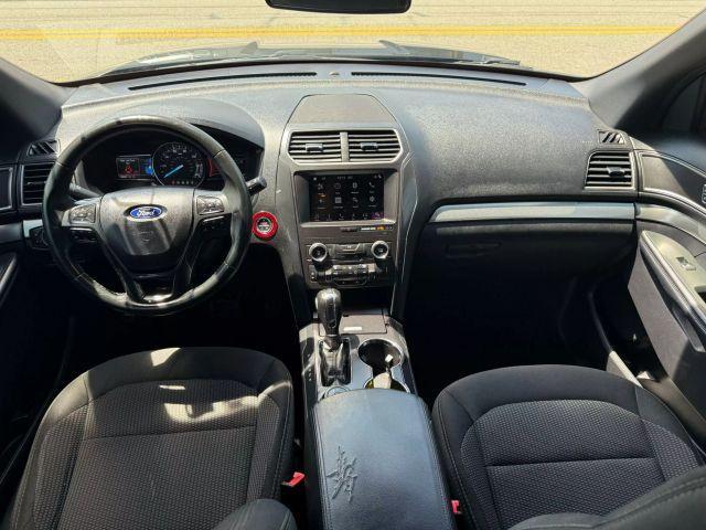 Photo of 2019 Black Ford Explorer