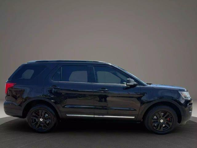 Photo of 2019 Black Ford Explorer