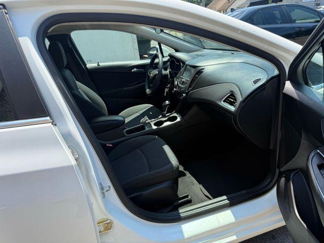 Photo of 2017 White Chevrolet Cruze