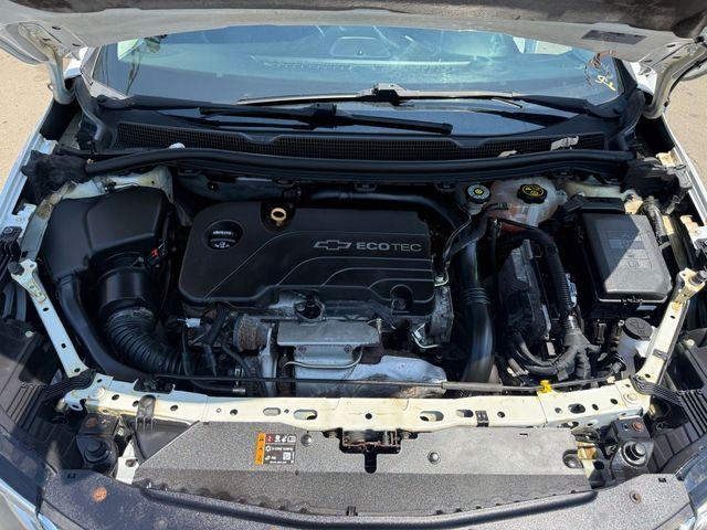 Photo of 2017 White Chevrolet Cruze