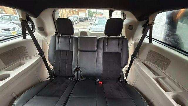 Photo of 2017 Blue Dodge Grand Caravan