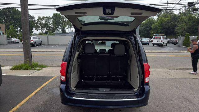 Photo of 2017 Blue Dodge Grand Caravan