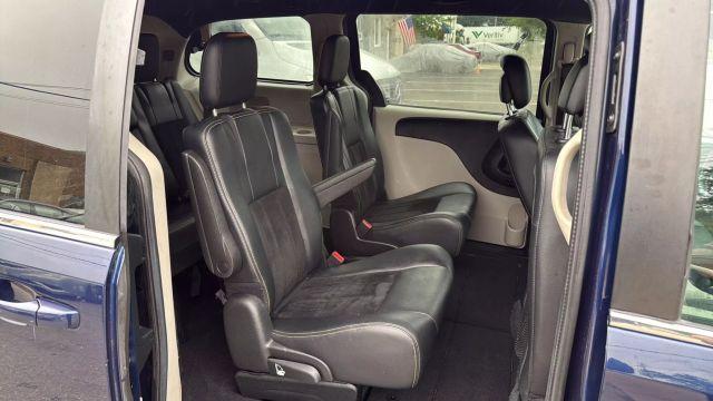 Photo of 2017 Blue Dodge Grand Caravan