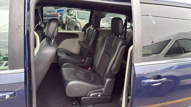 Photo of 2017 Blue Dodge Grand Caravan