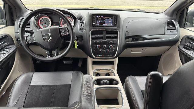 Photo of 2017 Blue Dodge Grand Caravan