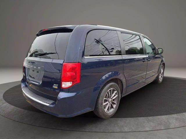 Photo of 2017 Blue Dodge Grand Caravan
