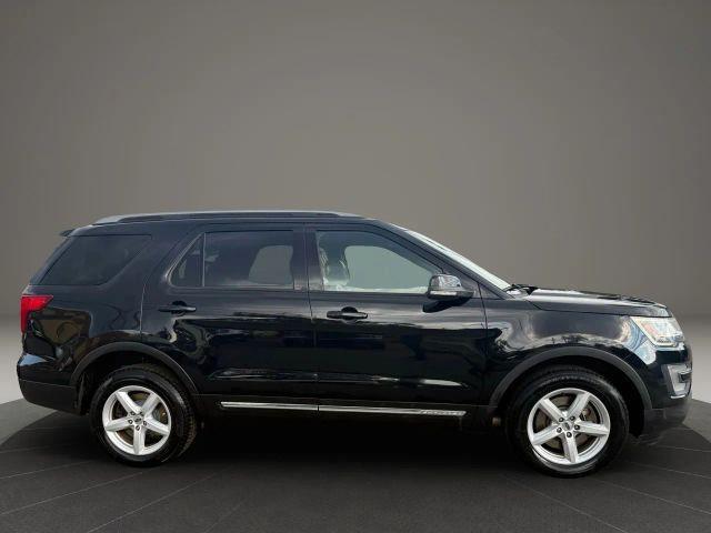 Photo of 2017 Black Ford Explorer