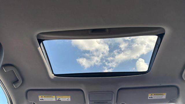 Photo of 2021 White Honda Pilot