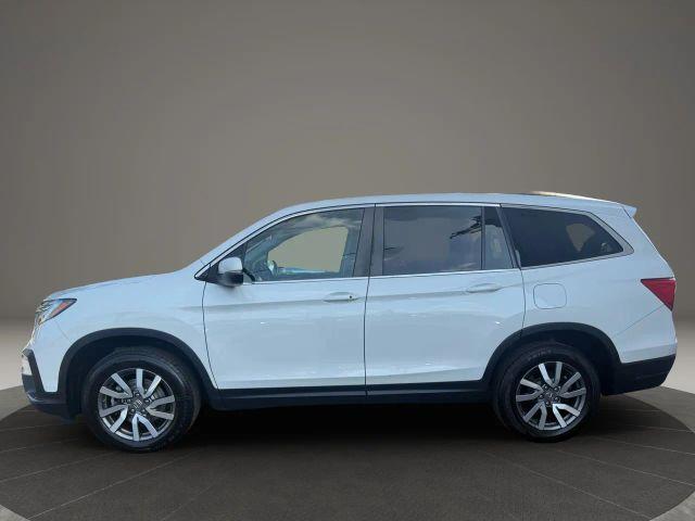 Photo of 2021 White Honda Pilot
