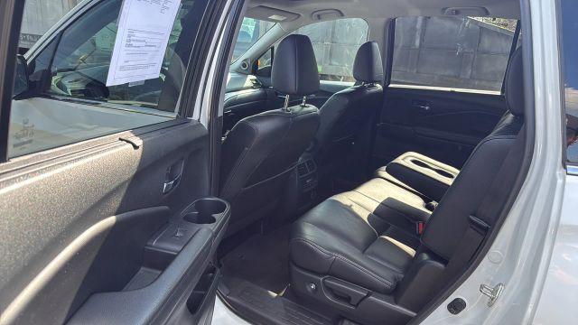 Photo of 2021 White Honda Pilot