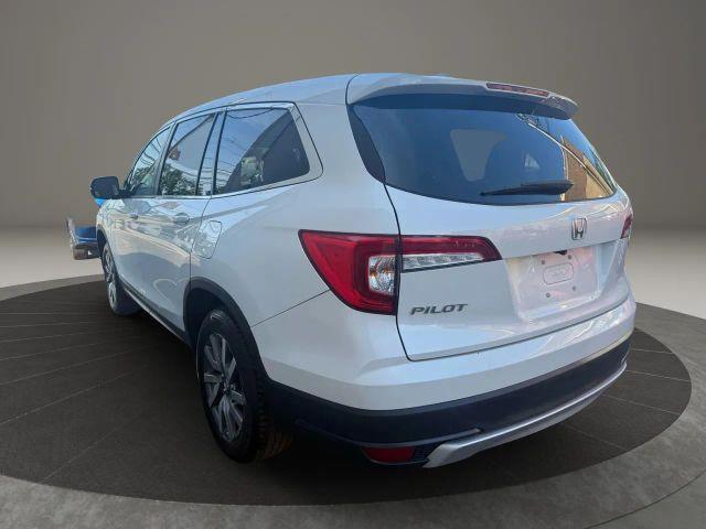 Photo of 2021 White Honda Pilot