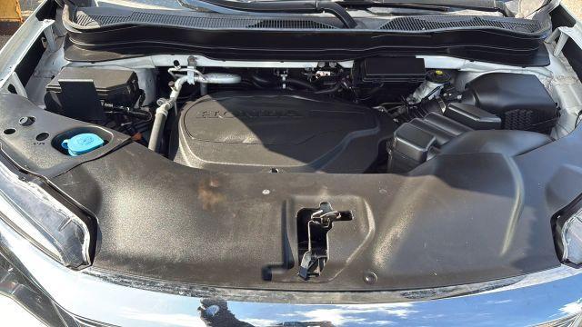 Photo of 2021 White Honda Pilot