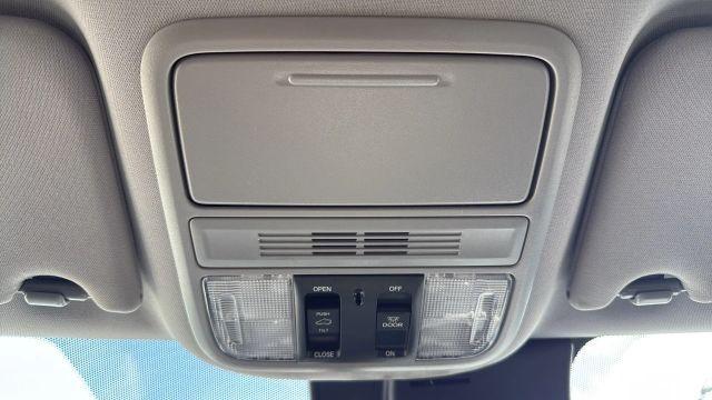 Photo of 2021 White Honda Pilot