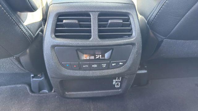 Photo of 2021 White Honda Pilot