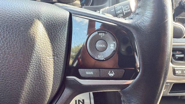 Photo of 2021 White Honda Pilot