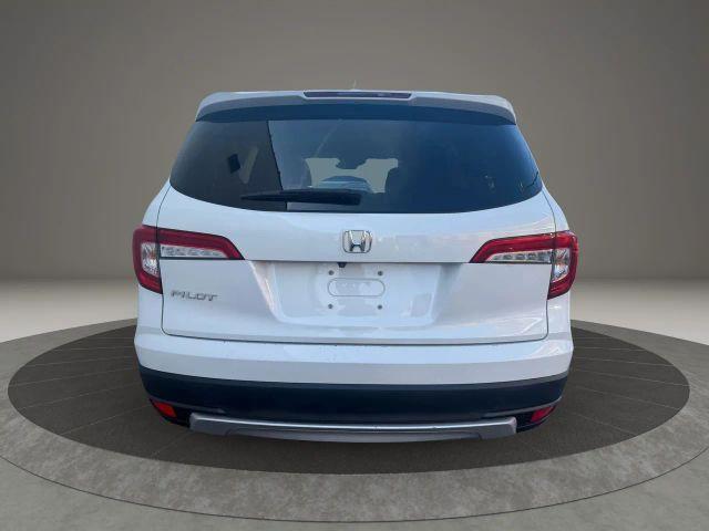 Photo of 2021 White Honda Pilot