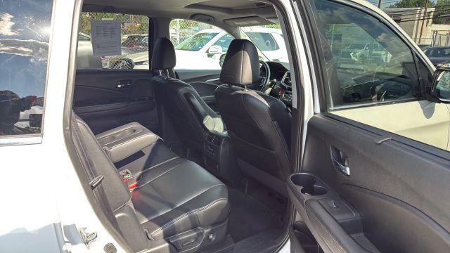 Photo of 2021 White Honda Pilot