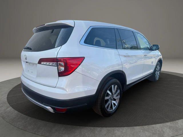 Photo of 2021 White Honda Pilot