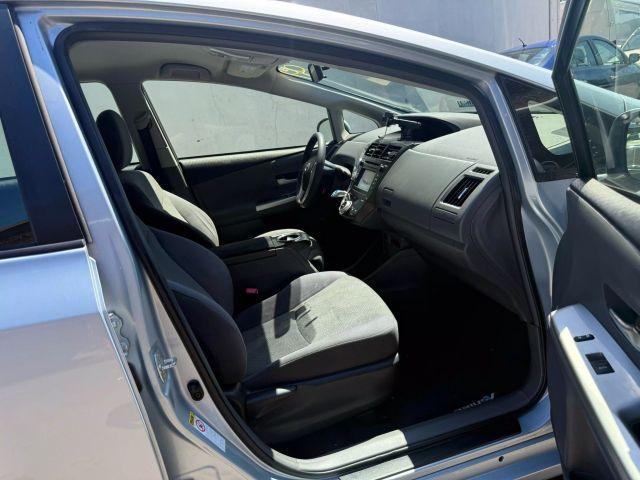 Photo of 2014 Blue Toyota Prius v