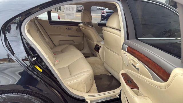 Photo of 2014 Black Lexus LS 460