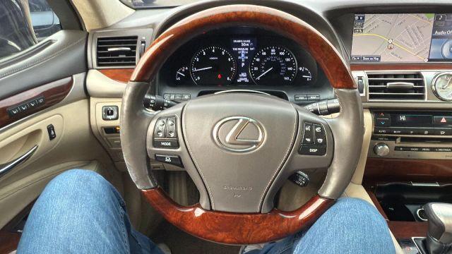 Photo of 2014 Black Lexus LS 460