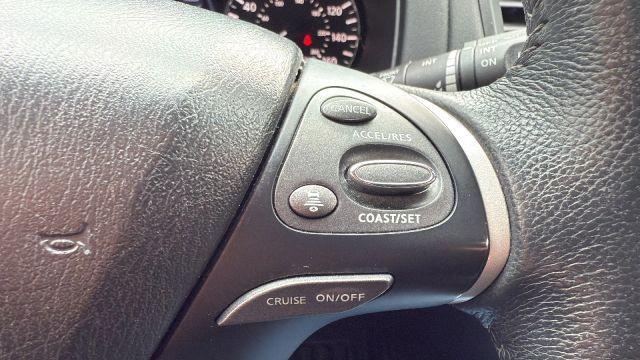 Photo of 2017 White Nissan Pathfinder