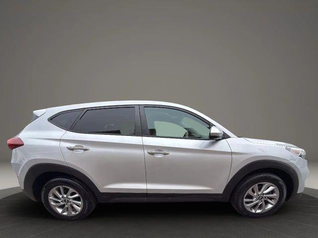 Photo of 2018 Molten Silver Hyundai TUCSON