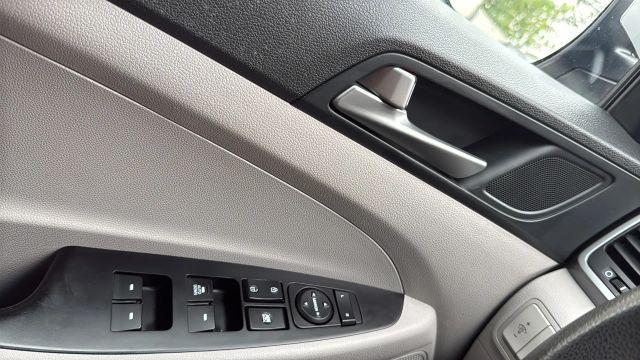 Photo of 2018 Molten Silver Hyundai TUCSON