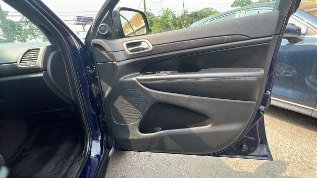 Photo of 2017 Blue Jeep Grand Cherokee