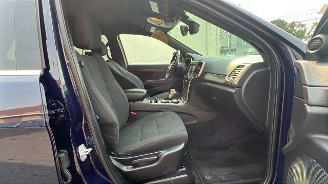 Photo of 2017 Blue Jeep Grand Cherokee