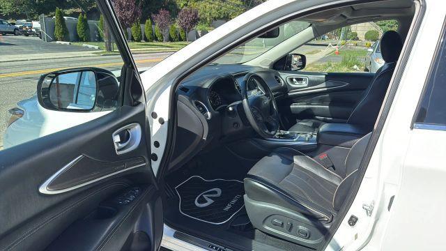 Photo of 2020 Majestic White INFINITI QX60