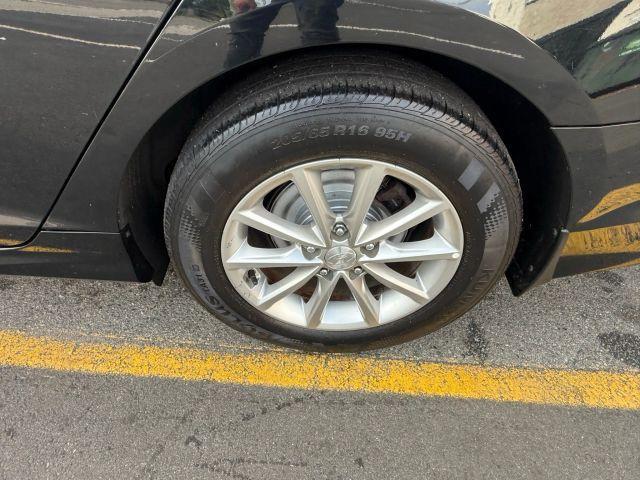 Photo of 2019 Phantom Black Hyundai SONATA