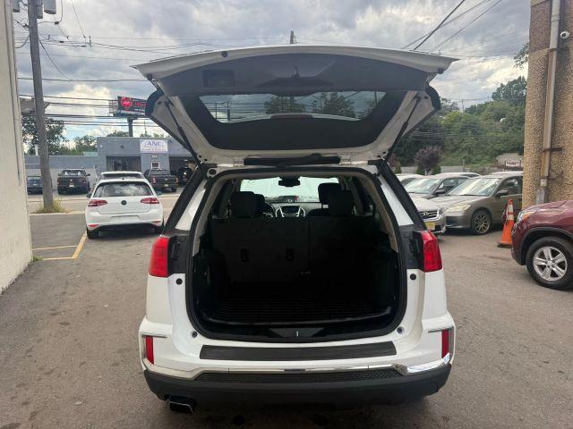 Photo of 2016 White GMC Terrain