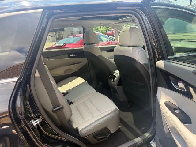 Photo of 2017 Black Kia Sorento