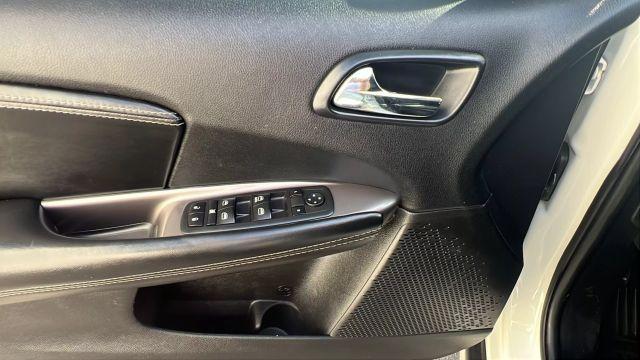 Photo of 2018 White Dodge Journey