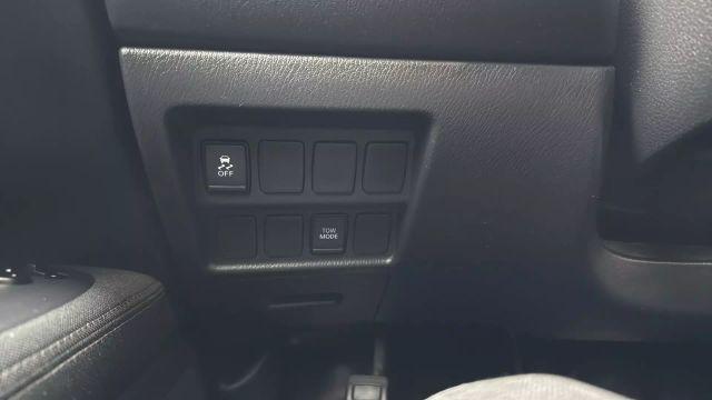 Photo of 2017 Silver Nissan Pathfinder