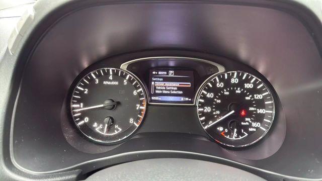 Photo of 2017 Silver Nissan Pathfinder