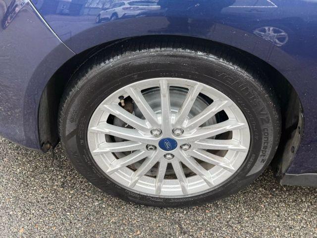 Photo of 2016 Blue Ford C-Max Energi