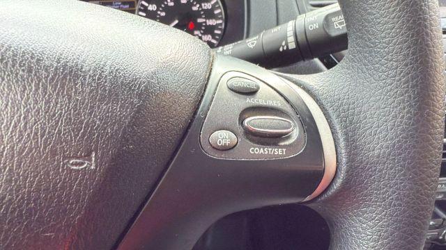 Photo of 2017 Silver Nissan Pathfinder