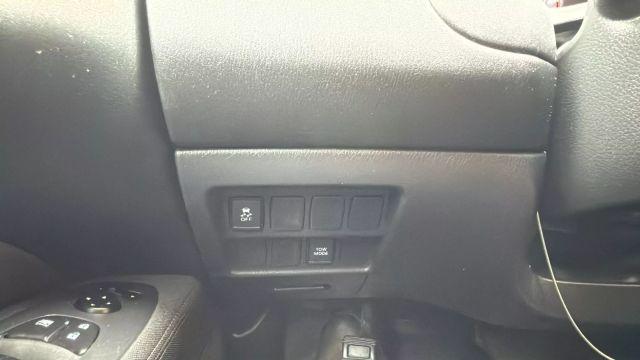 Photo of 2017 Silver Nissan Pathfinder