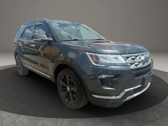 Photo of 2018 Black Ford Explorer